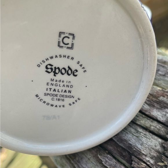 Blue Italian Spode milk vase. Discontinued pattern. 5” - Picture 6 of 7